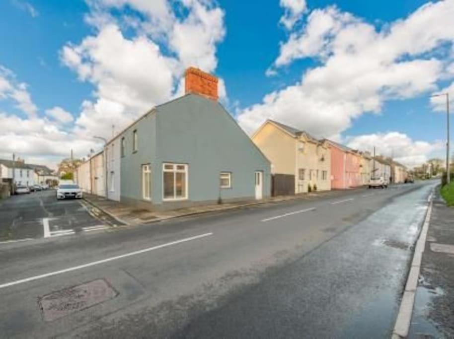 The Railway Villa Pembroke Exterior photo